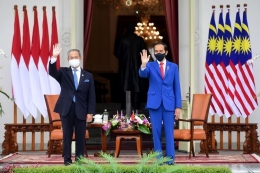 Perdana Menteri Malaysia Muhyiddin Yassin (kiri) dan Presiden Joko Widodo (kanan) di Istana Merdeka, Jakarta, Jumat (5/2/2021) | Foto: ANTARA via KOMPAS.com