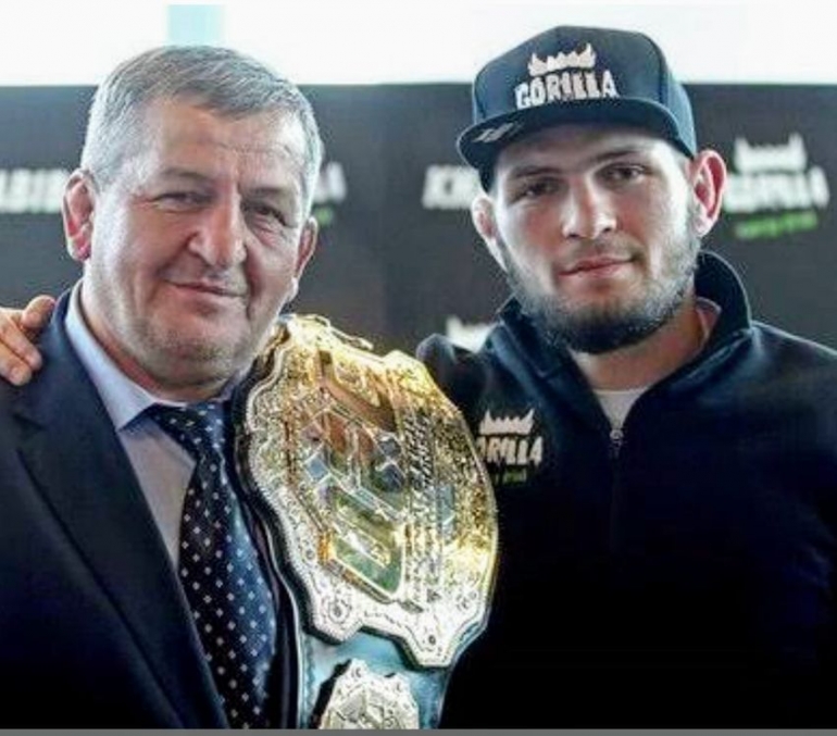 Kenangan bersama ayah yang juga pelatih Khabib (Foto: Khabib FC)