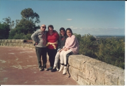 Dokumentasi pribadi | Aku, Romanee dan Con serta Carol Michailidis, di Lake Monger, Perth