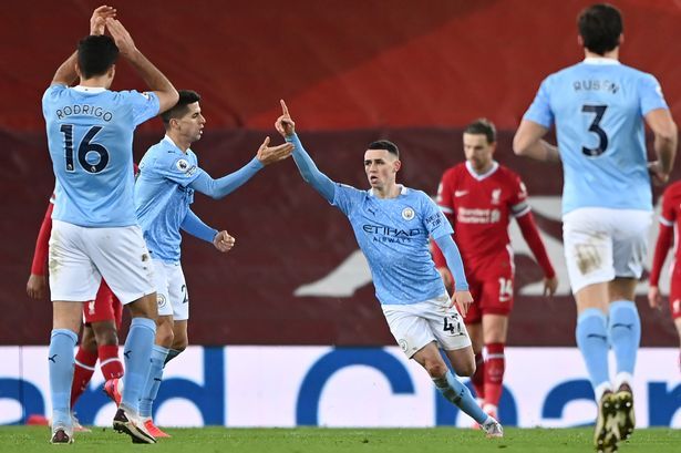 Para punggawa Manchester City melakukan selebrasi selepas Phil Foden mencetak gol ke empat ke gawang Liverpool. (via manchestereveningnews.co.uk)