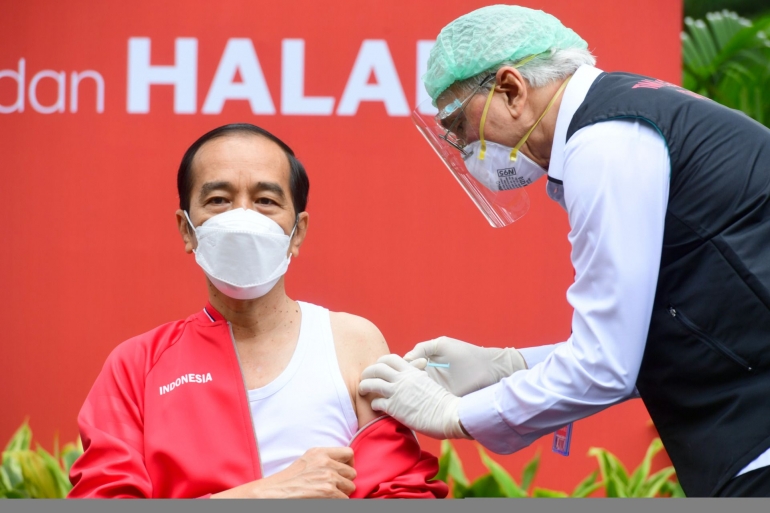 Presiden Jokowi mendapat suntikan dosis kedua vaksin Covid-19 (foto: BPMI Setpres).