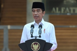 Presiden Joko Widodo meresmikan renovasi Masjid Istiqlal, Jakarta, Kamis (7/1/2021). Renovasi ini merupakan yang pertama sejak 42 tahun lalu, dengan menghabiskan waktu 14 bulan untuk merampungkan proses renovasi.(BIRO PERS SETPRES / KRISHADIYANT) [Melalui Kompas.com)