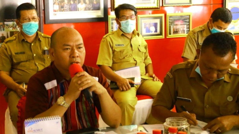 Bupati Taput Pimpin Rapat Koordinasi dengan seluruh Camat dan Kepala Desa melalui zoom meeting