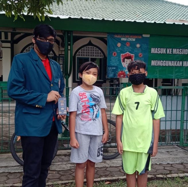 Foto bersama anak-anak setelah mencoba Game CQC (Dokumentasi Pribadi)