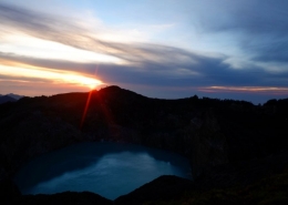 Pemandangan matahari terbit di Danau Kelimutu, Ende (Dokpri)