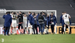 Para pemain Juventus merayakan keberhasilan mencapai final Coppa Italia sesudah menyingkirkan Inter Milan | Juventus.com