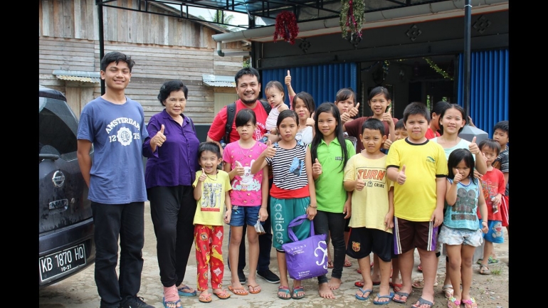 Mengunjungi keluarga besar di Singkawang (Foto: dokpri)