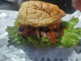 Smack Burger, 2 Lapis Smoked Juicy Beef with 1 Melted Cheese 10-02-2021