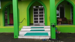 Penempatan Alat Hand Sanitizer Sistem Injak di Masjid An - Nuur (Dokpri)