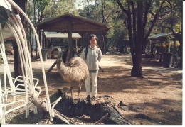 Aku dengan Emu, seperti burung kasuari, tetapi Emu adalah khas Australia|Dokumentasi pribadi