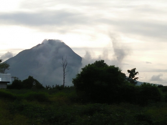 Guguran abu vulkanik Gunung Sinabung, Karo, 11/02/2021 (Dok. Teo Tarigan)