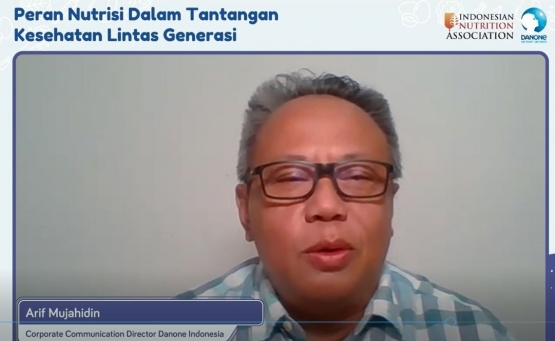 Deskripsi : Arif Mujahidin, Corporate Communication Director Danone Indonesia mengungkapkan Danone Indnesia turut serta mengedukasi masyarakat dibidang kesehatan I Sumber Foto : Channel Youtube Nutrisi Untuk Bangsa