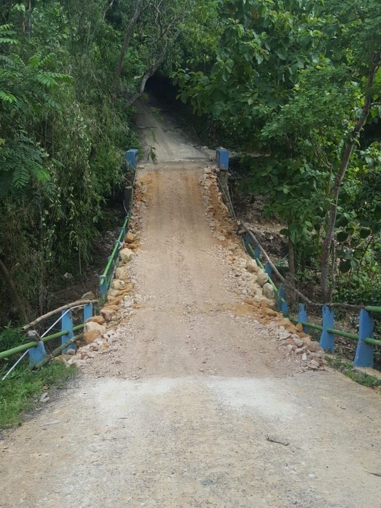 Foto: Kondisi Jembatan Ambruk yang Mulai di Perbaiki Warga Secara Gotong-royong (Abdul Aziz)