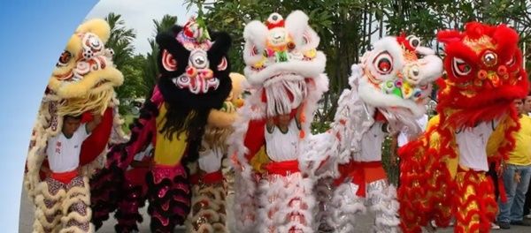 Pertunjukan barongsai, ciri khas perayaan Imlek (Foto: tangkapan layar makalah Pak Udaya Halim)