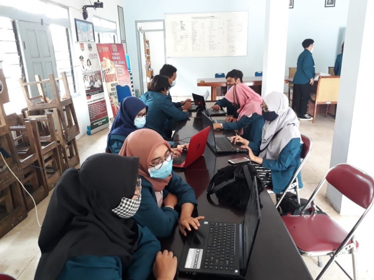 Tim Input Data Warga pada SIM PKK Kota Semarang