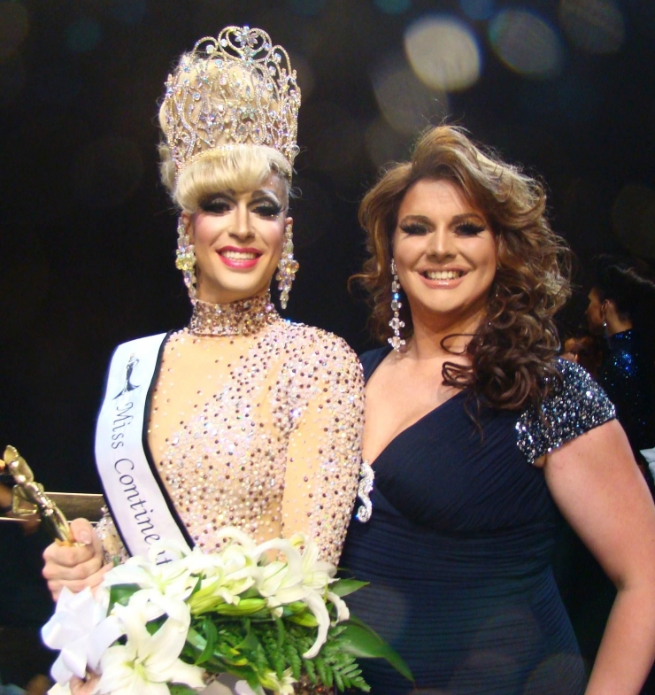 Brooke Lynn Hytes sebagai Pemenang Miss Continental 2014 (Sumber: Miss Continental, 2014).