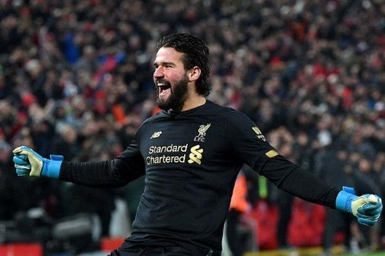 Ekspresi Alisson jikalau Liverpool menang (Foto: AFP/Gentty Images/Michael Regan)