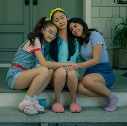 Hubungan Lara dan kakak adiknya juga disorot (sumber: Netflix dalam Insider)
