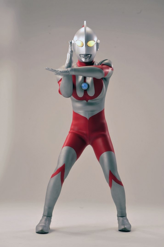Kostum klasik Ultraman pada serial TV tahun 1966 (sumber: zoomjapan.info)