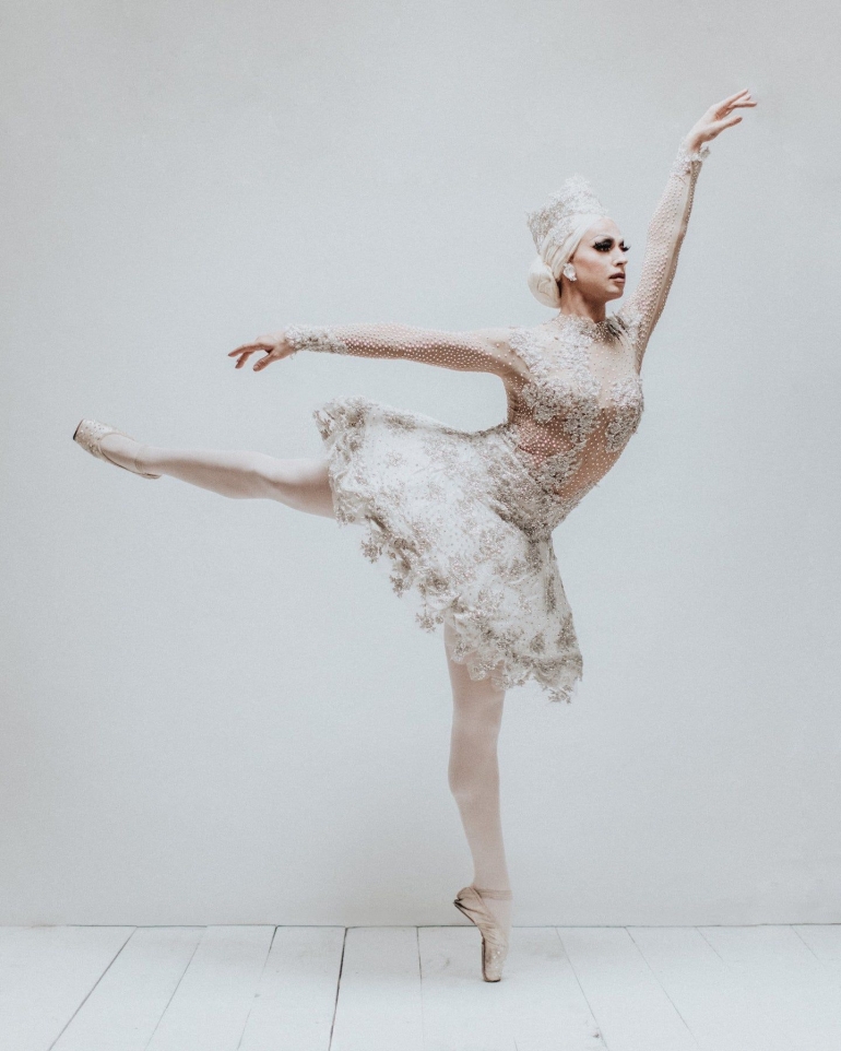 Gambar 2. Brooke Lynn Hytes dengan bakat Balletnya.