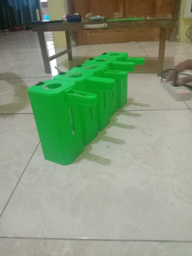 Alat handsanitizer otomatis rancangan mahasiswa KKN Undip/dokpri