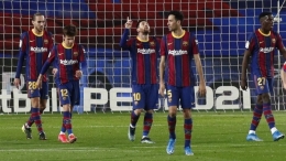 Pemain Barcelona melakukan selebrasi setelah mencetak gol. (via marca.com)