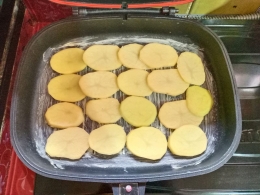 Potongan kentang yang disusun di wajan | Dokpri