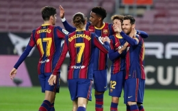 Pemain muda Barcelona merayakan gol bersama pemain senior (Foto: fcbarcelona/Miguel Ruiz)