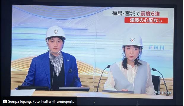 Berita tentang peringatan gempa di salah satu stasiun TV di Jepang (Sumber: Twitter @rumireports)