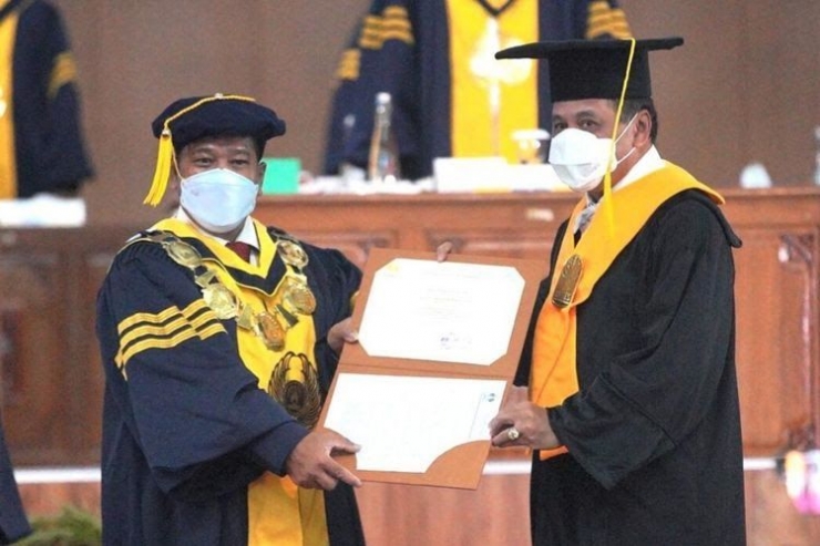KOMPAS.com/unnes | Penganugerahan gelar doktor honoris causa kepada Nurdin Halid