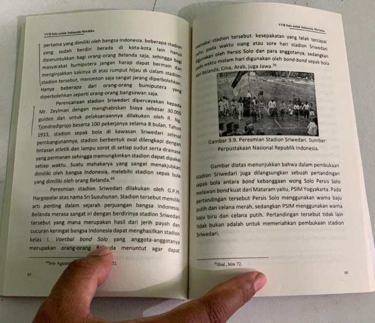 Potongan momen peresmian Stadion Sriwedari: diambil  dari buku tersebut dengan kamera hp penulis.