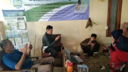 Anggota Poktan Sari Tani di Kabupaten Garut, bersama Warsito Sejati Petani teladan yang menularkan semangat berbisnis secara online.