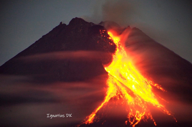 Big eruption at early morning February 17, 2021. 04:53:03 AM (Foto: Dwikoen Sastro)