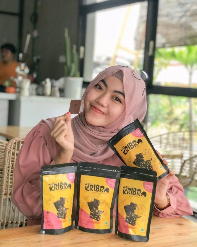 Snack menarik brownies berbentuk keripik. Sumber foto : instagram.com/misskribro