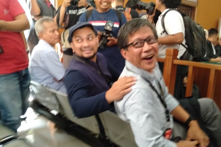 Senyum Rocky Gerung (Foto: Kompas.com/Walda)
