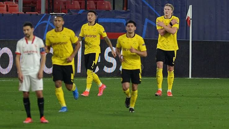 Sevilla vs Borussia Dortmund (Indosport.com)