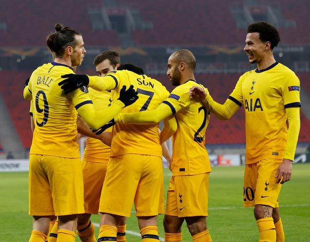 Pemain Tottenham Hotspur merayakan gol ke gawang lawannya. (via irishmirror.ie)