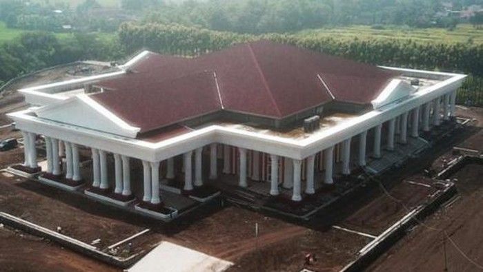 Progres pembangunan gedung serbaguna di Klaten yang direncanakan akan dinamai Grha Megawati (detik.com).