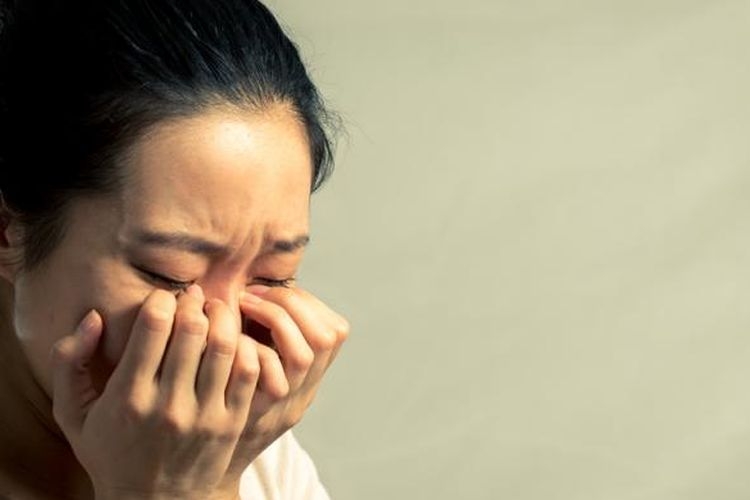 Ilustrasi perempuan menangis| Sumber: Shutterstock via Kompas.com