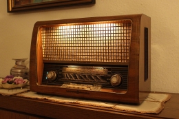 Ilustrasi radio (fer-writing via pixabay.com)