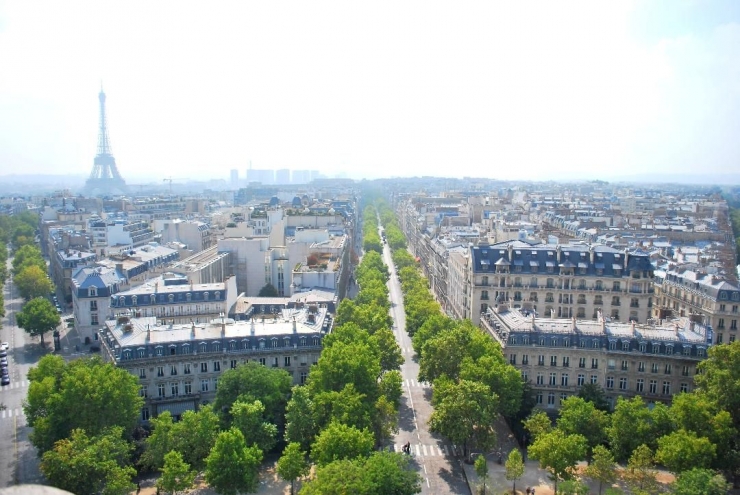 Pemandangan kota Paris dari Arc de Triomphe (Dokumentasi pribadi)