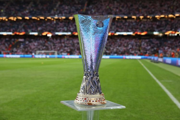 Trofi Liga Eropa UEFA (kompas.com)