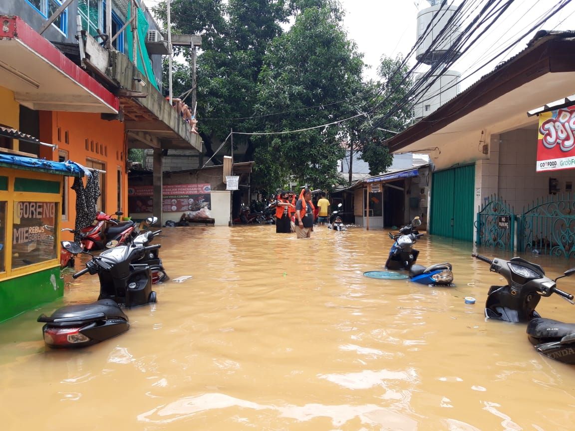 Banjir Jakarta: Sungai Sunter Meluap, Cipinang Indah Terendam Banjir ...