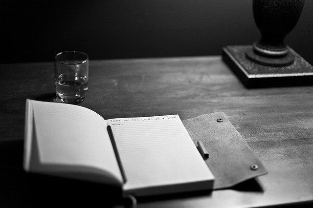 Buku Diary (sumber gambar: pixabay.com)