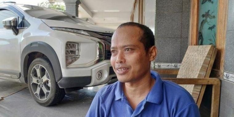 Wantono mendapat Rp 24 miliar setelah jual tanah 4,2 hektare. Ia pun membeli Mitsubishi Xpander meski tak bisa mengemudi. (Foto: TRIBUN JATIM/M SUDARSONO via KOMPAS.COM))