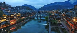 Ketika malam tiba di Fenghuang- Hunan. Sumber: koleksi pribadi