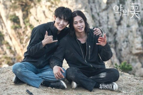 Baek Hee Song palsu dan Baek Hee Song asli (Gambar: Instagram/tvndrama.official)