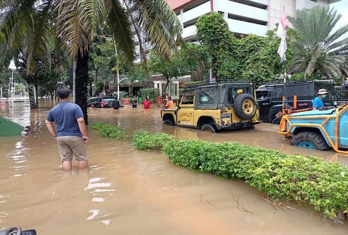 Banjir di Jakarta (sumber : okezone.com)
