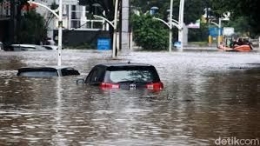 detikNews - Detikcom Puluhan Mobil Terendam Banjir di Kemang