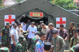 Wapres RI Yusuf Kalla sedang meninjau UGD Rumkitlap TNI di Bima 28/12/2016, foto dokumen pribadi